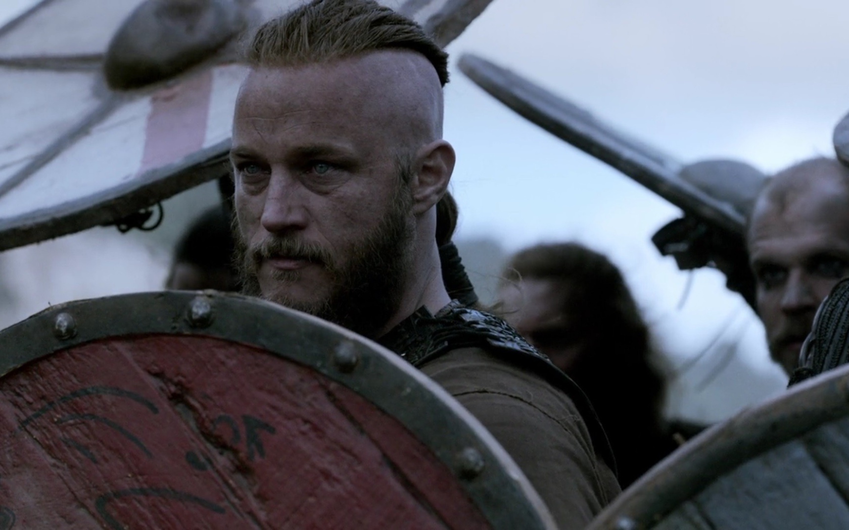 Воин Рагнар Лодброк персонаж сериала Викинги 