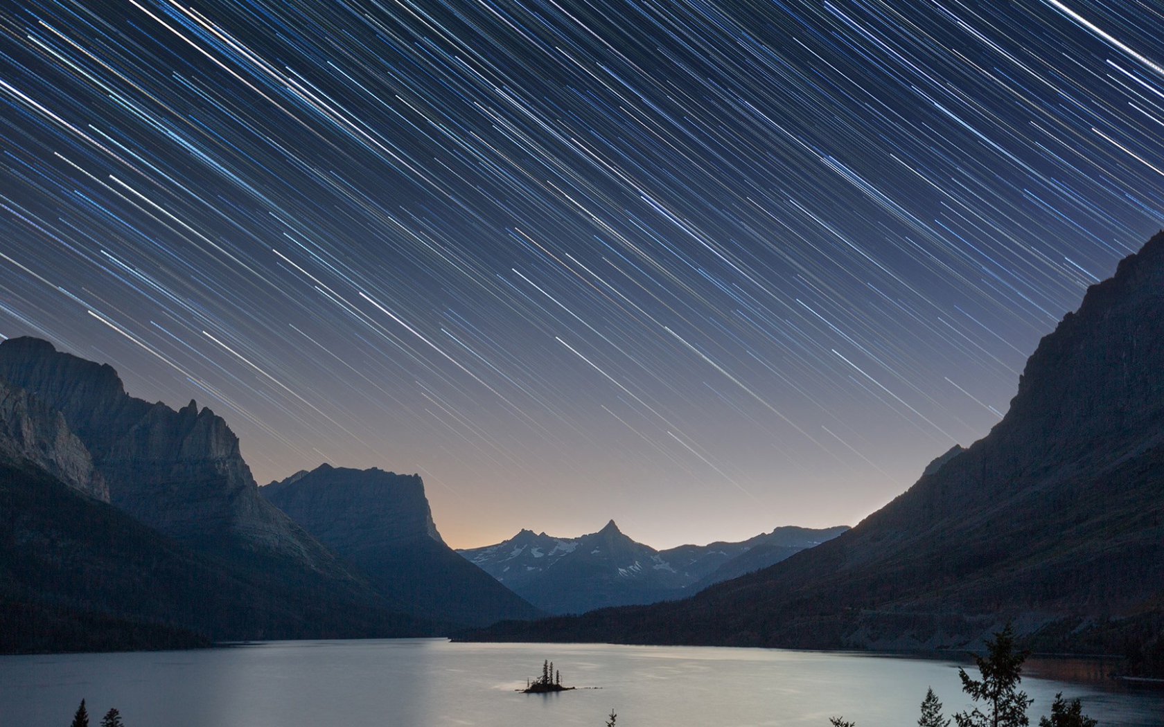 Звездный дождь над норвежский фьордом 