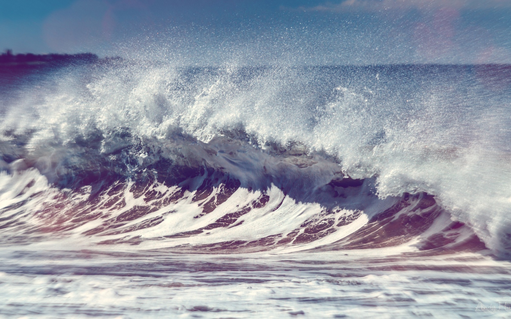 Бушующие волны океана 