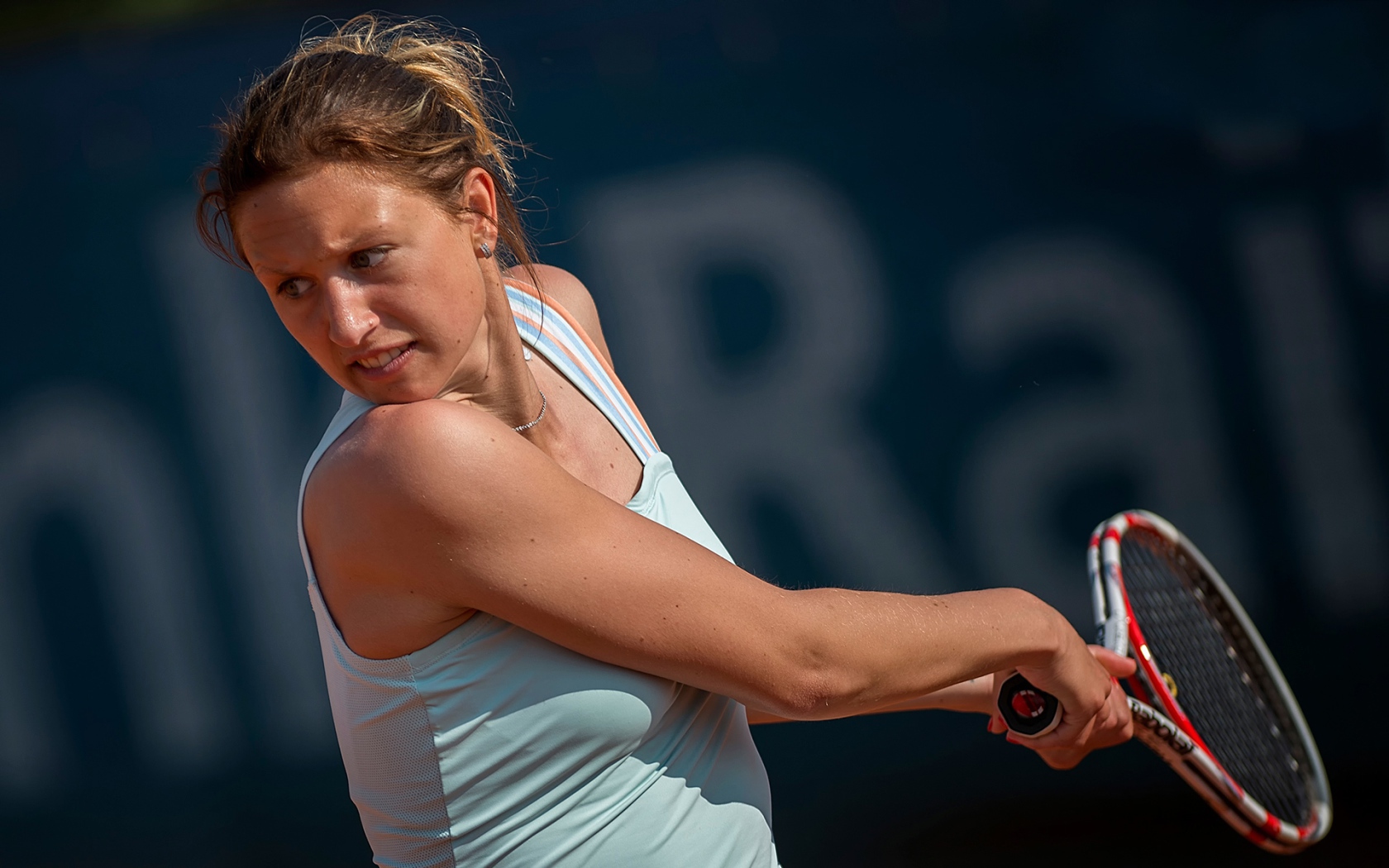 Чешская теннисистка Клара Копривова на корте 