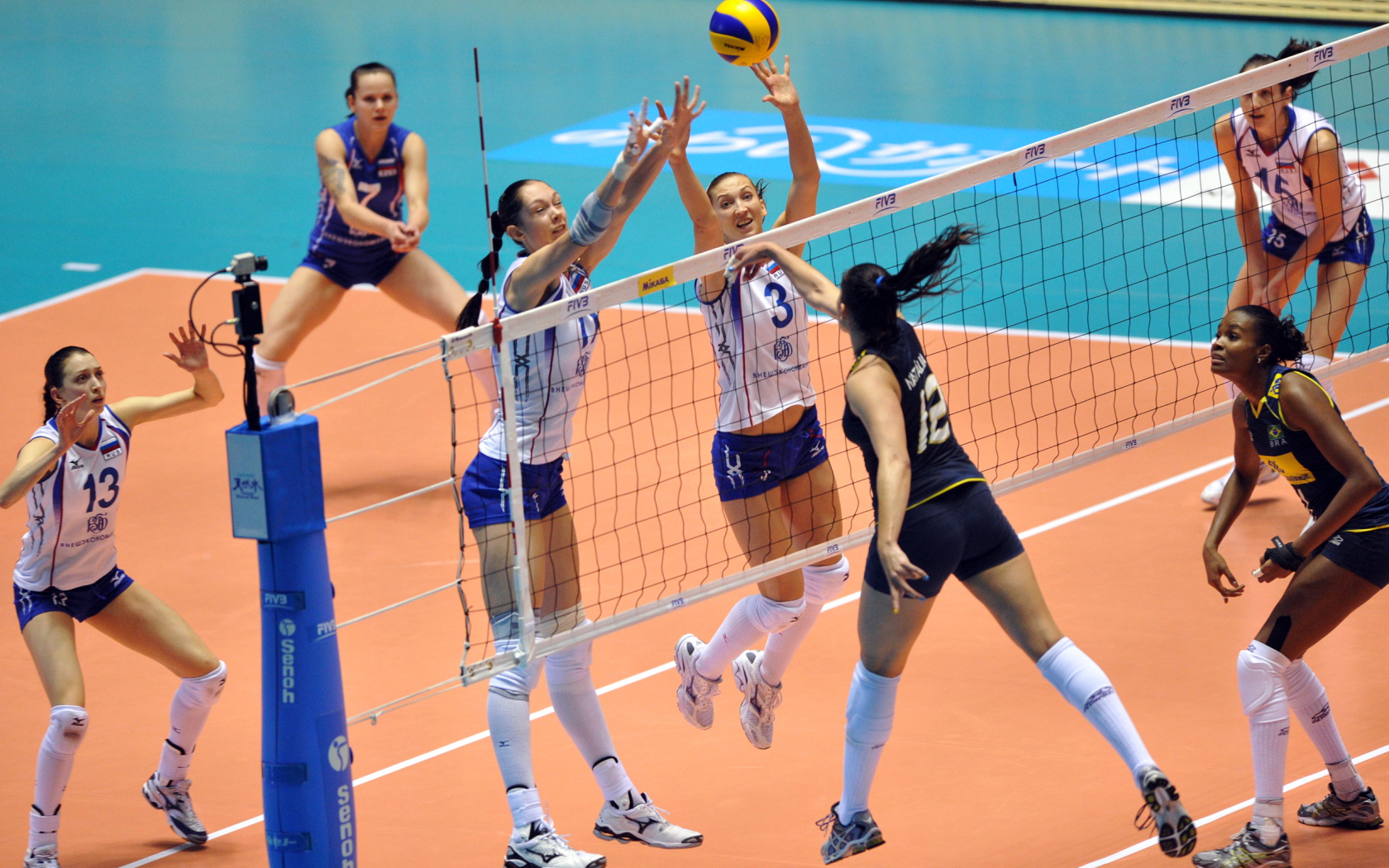 Женский волейбол. Команда Россия-Бразилия 