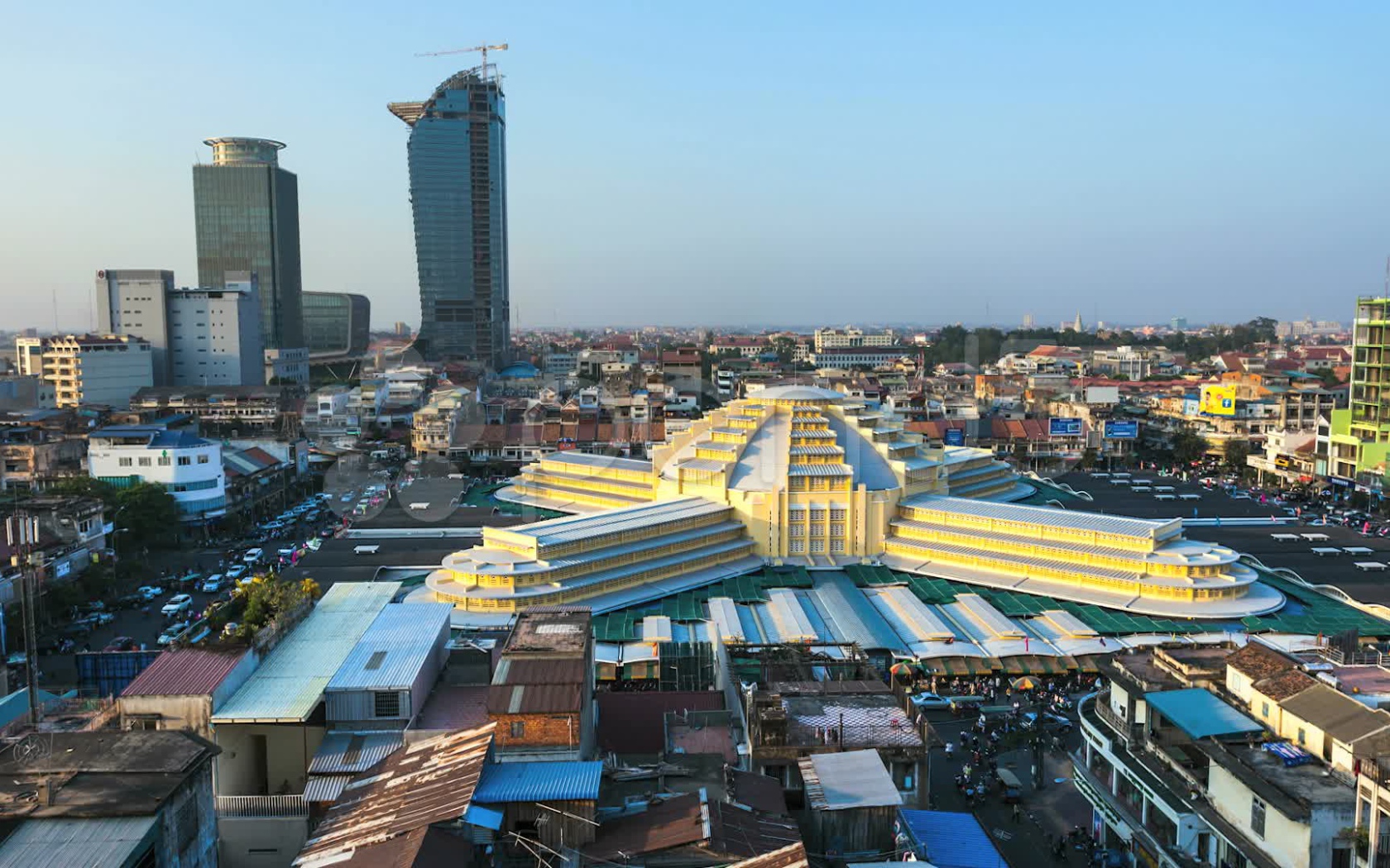 Город Пномпень столица Камбоджи  панорама города 