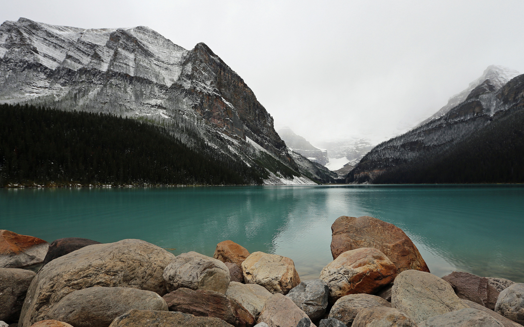 Озеро в  национальном парке Кутеней, Канада 