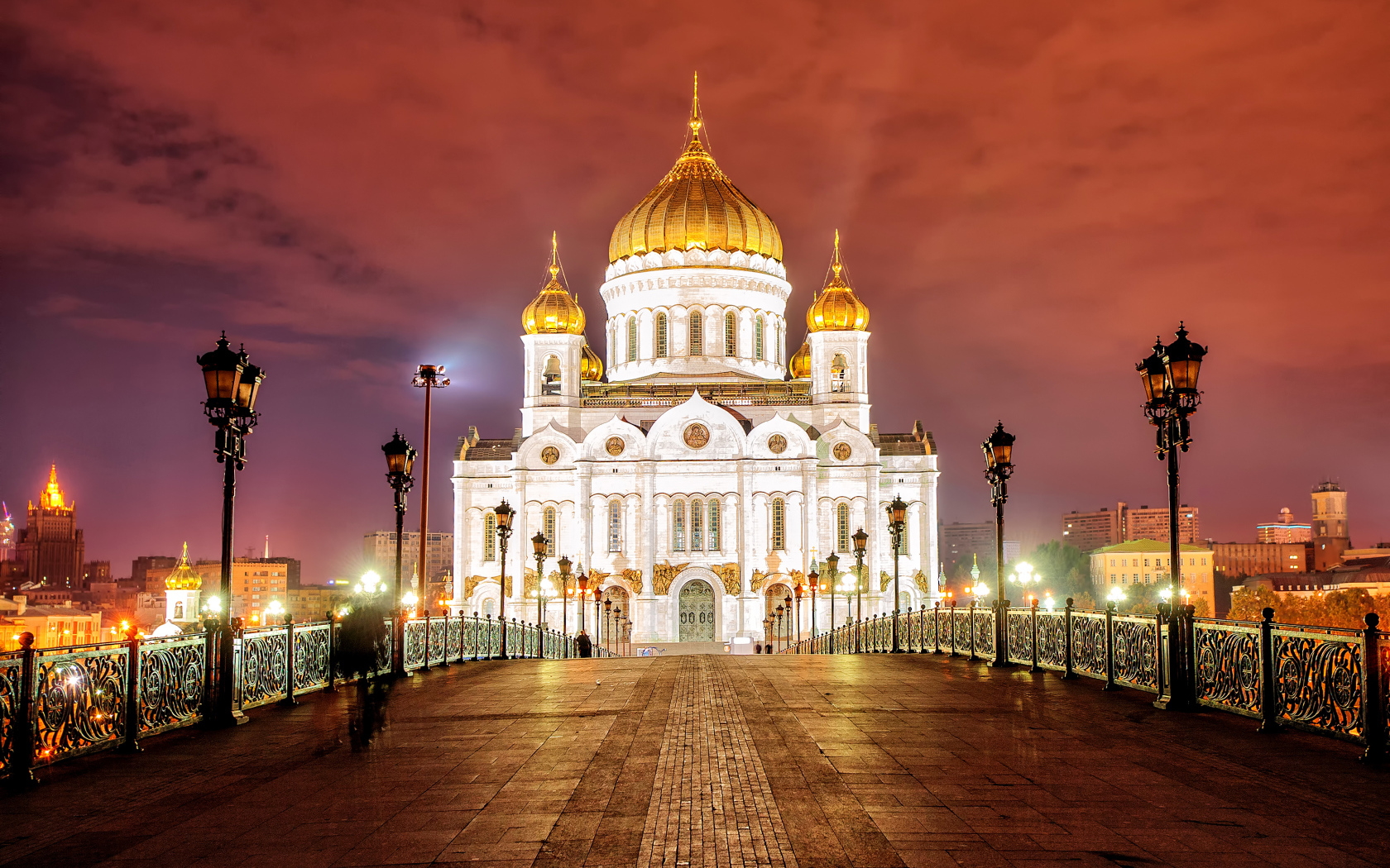 Красивый храм Христа Спасителя вечером, Москва. Россия 