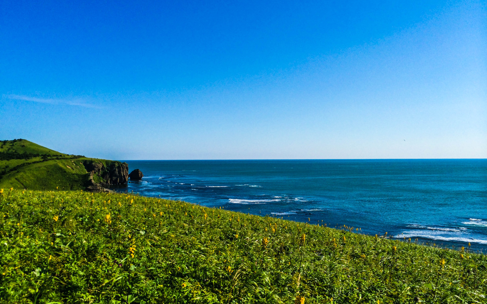 Вид на море хребет Жданко, Сахалин. Россия 