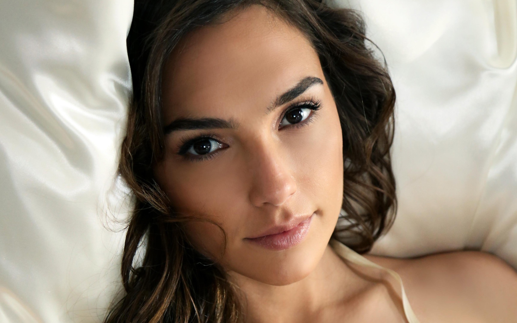 Красивая актриса Галь Гадот 