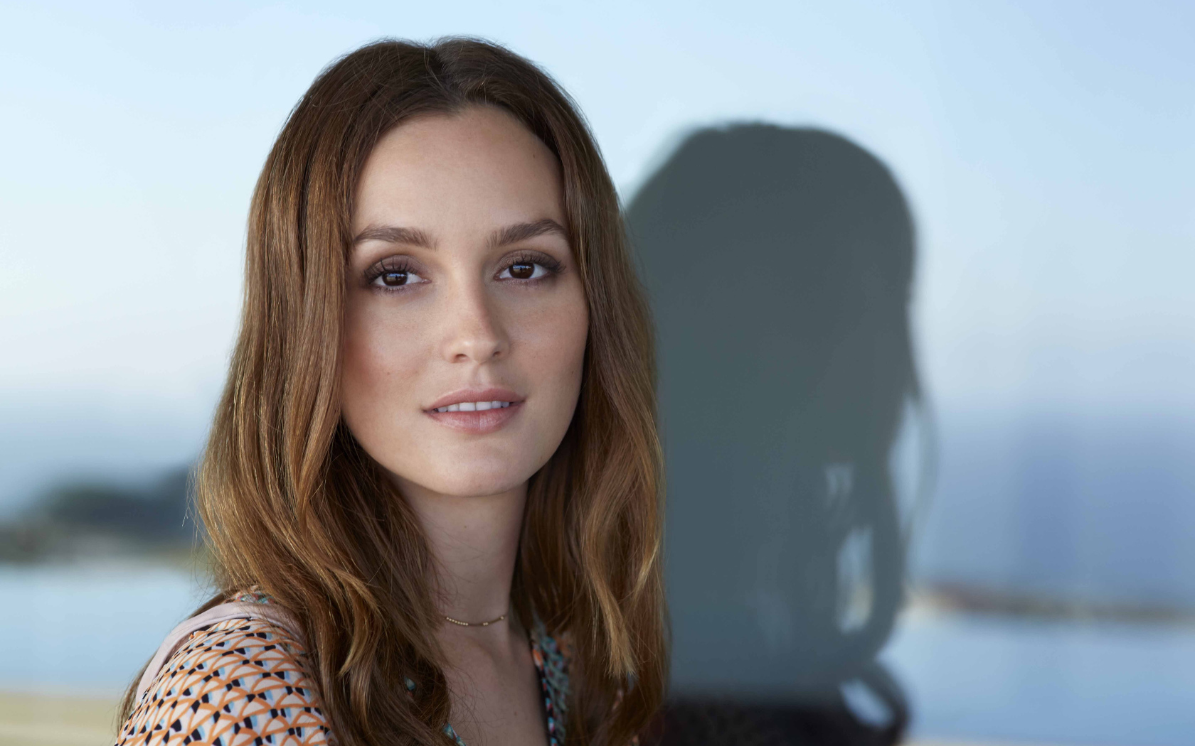 Брюнетка актриса Лейтон Мистер 