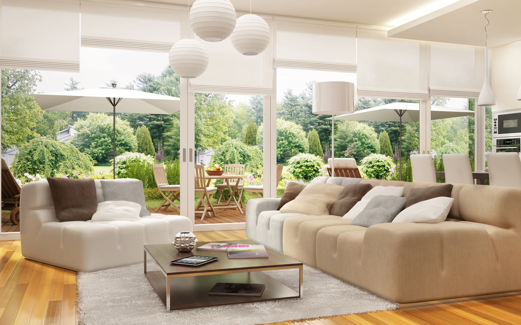 Просторная столовая комната с большими окнами