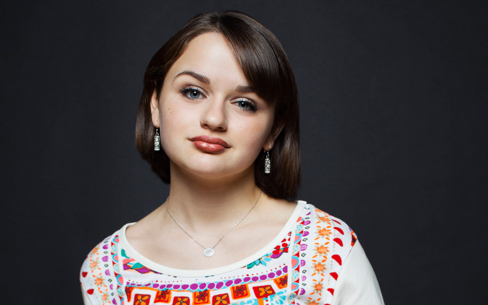 Милая молодая актриса Джои Кинг