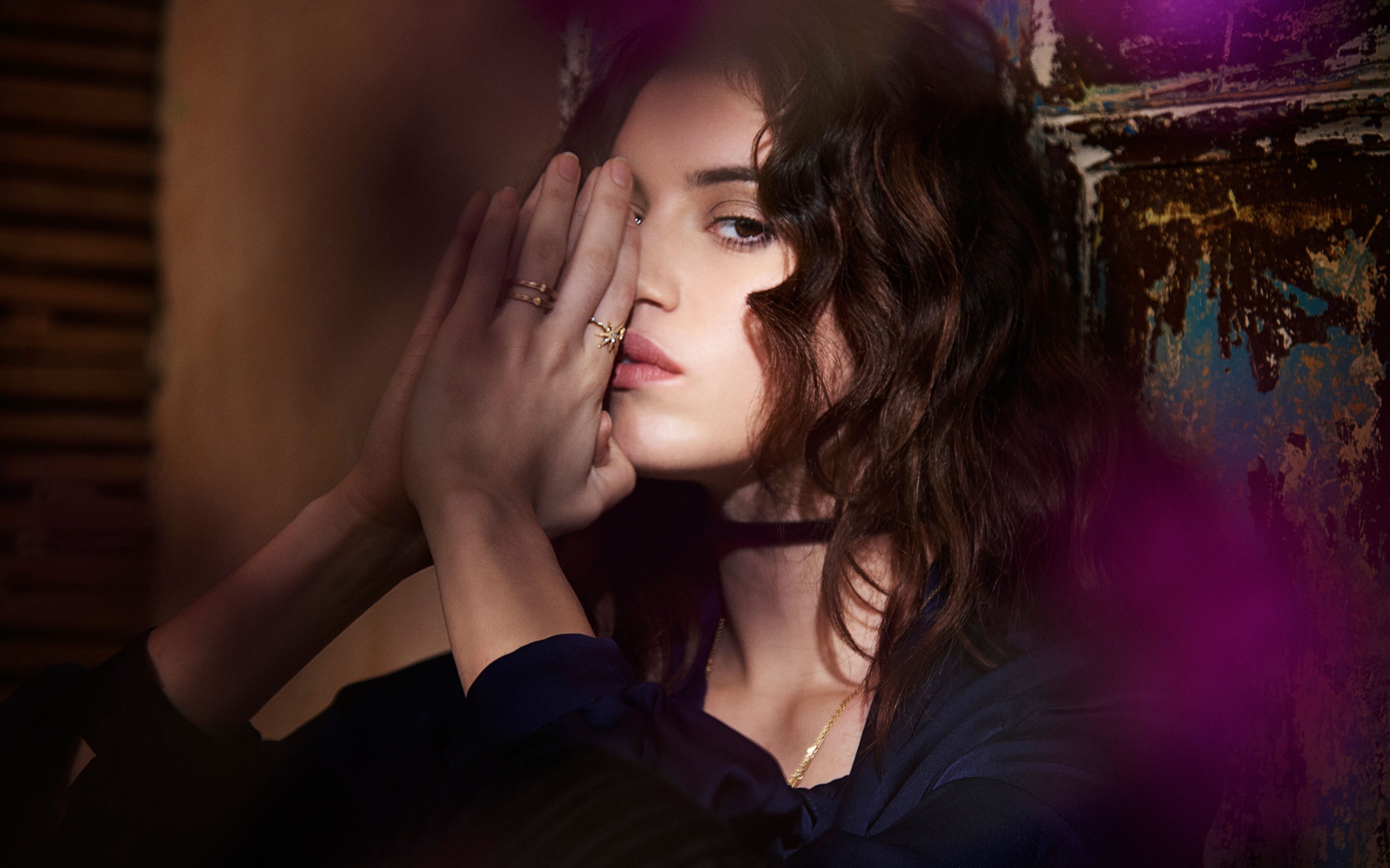 Молодая актриса  Гала Гордон с выразительным взглядом