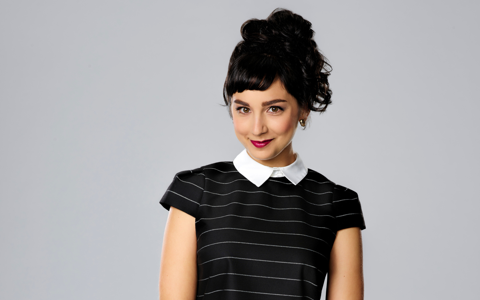 Молодая актриса брюнетка Молли Эфраим 