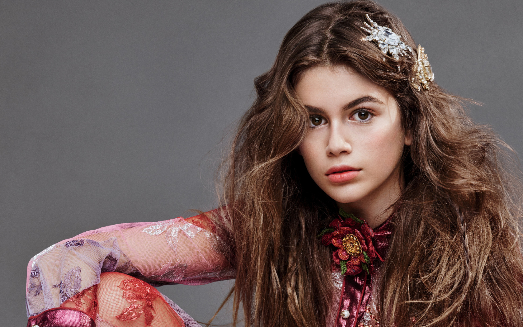 Молодая кареглазая актриса Кайя Гербер 