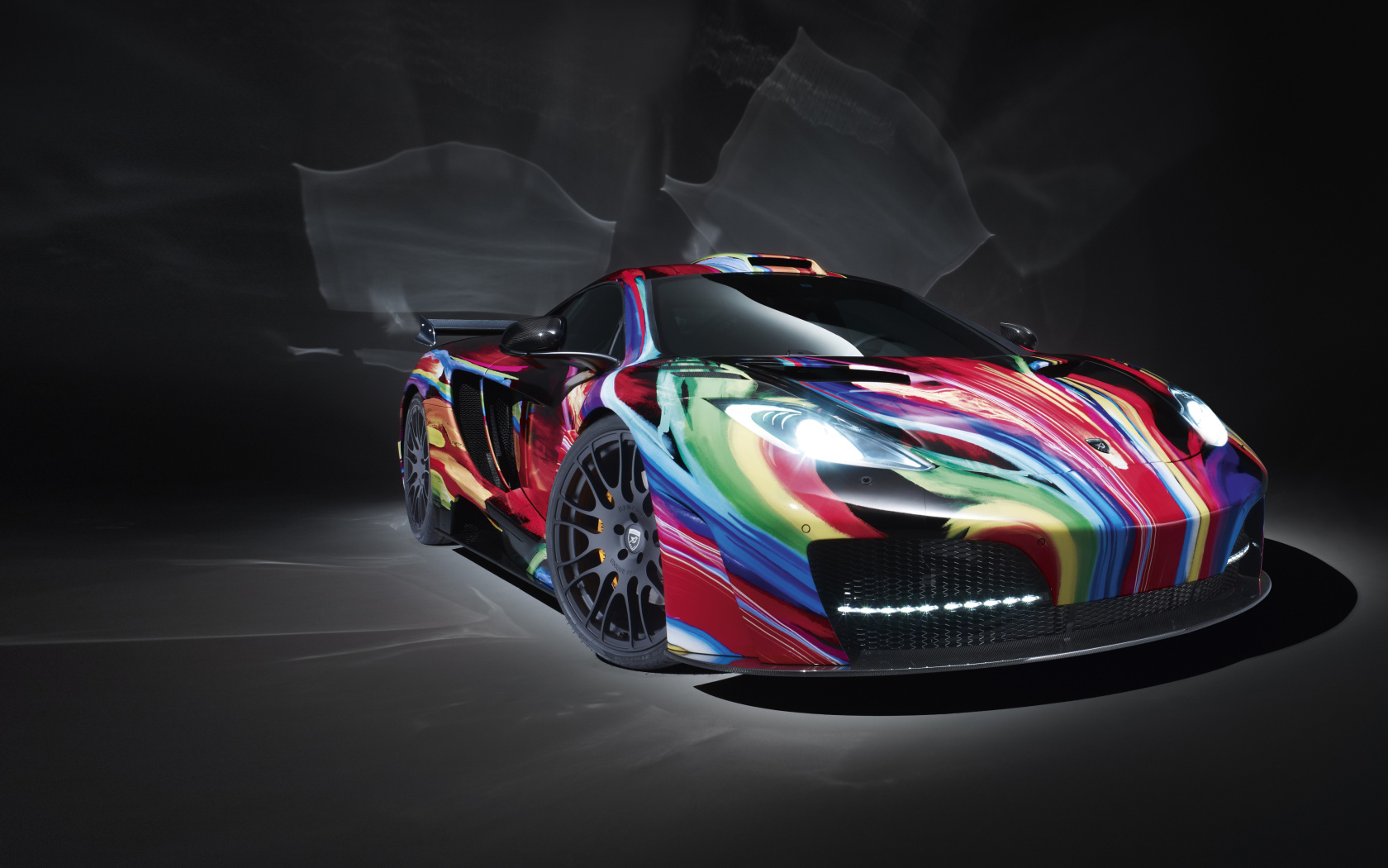Спортивный автомобиль Hamann MemoR с разноцветной графикой