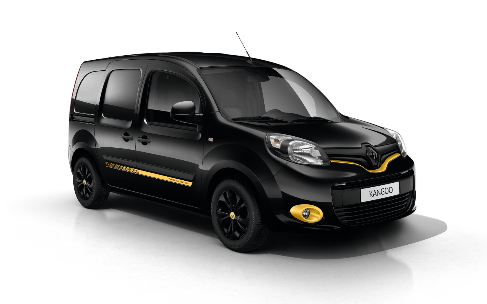 Черный легковой фургон Renault  Kangoo, 2017 года на белом фоне