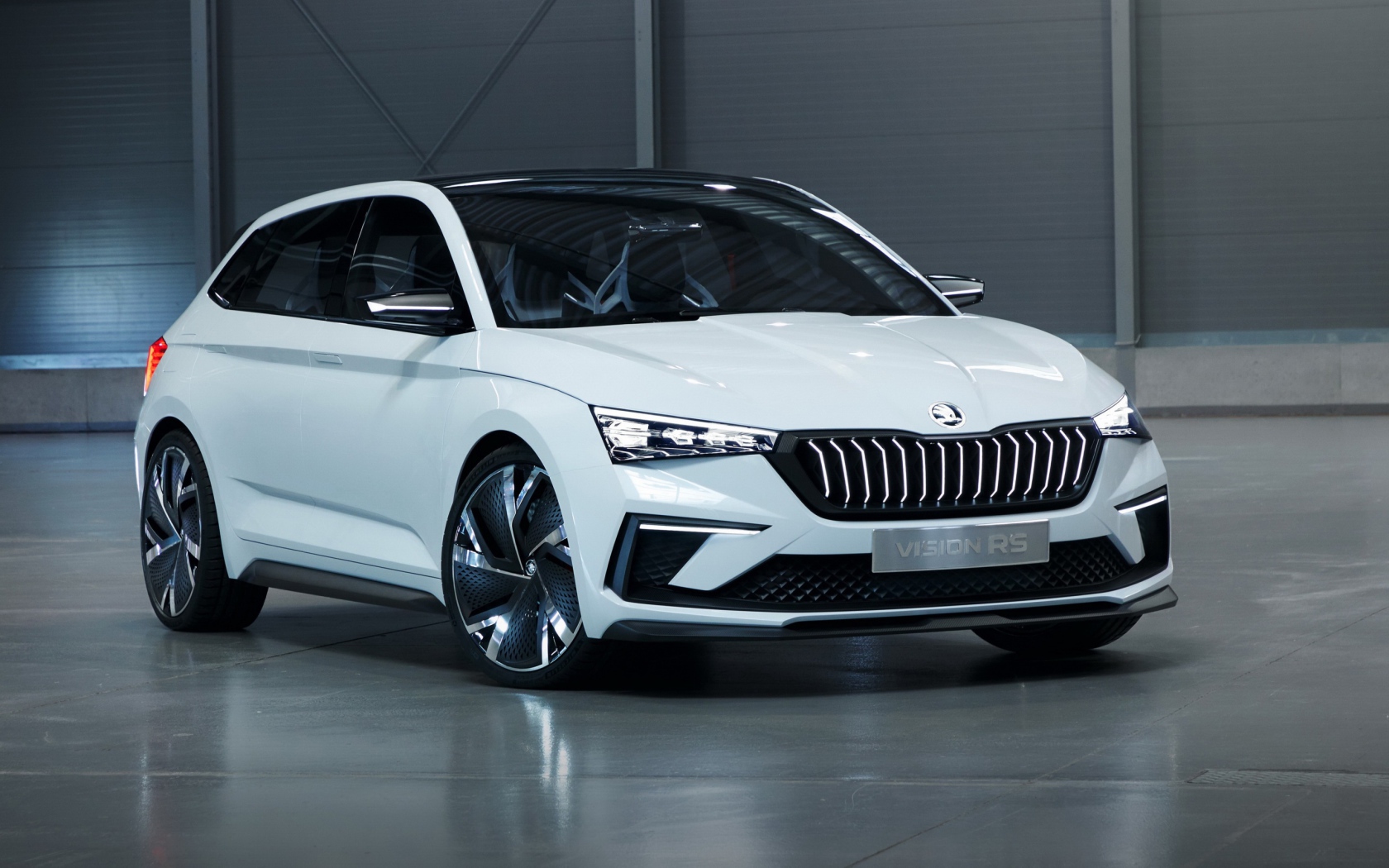 Белый автомобиль Skoda Vision RS, 2018 года
