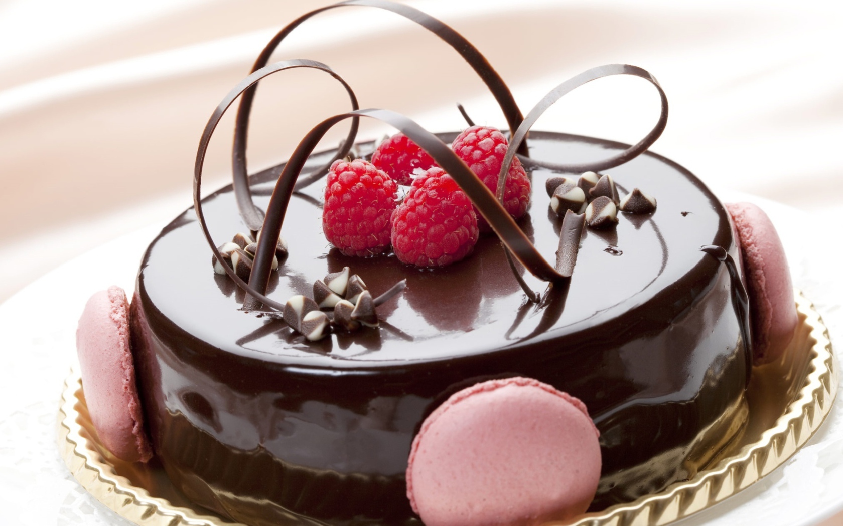 Торт в шоколаде с малиной 