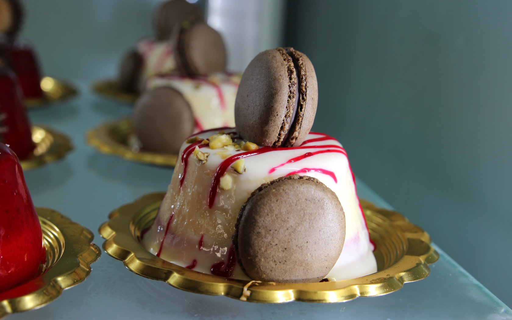 Десерт желе с печеньем макарун 