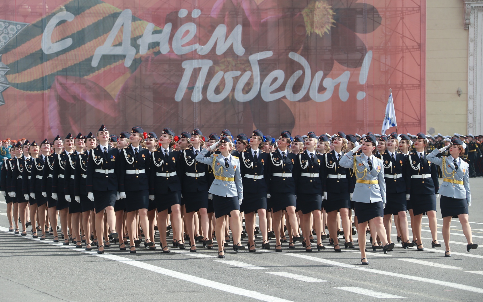 Девушки курсанты марш на параде Победы 9 мая