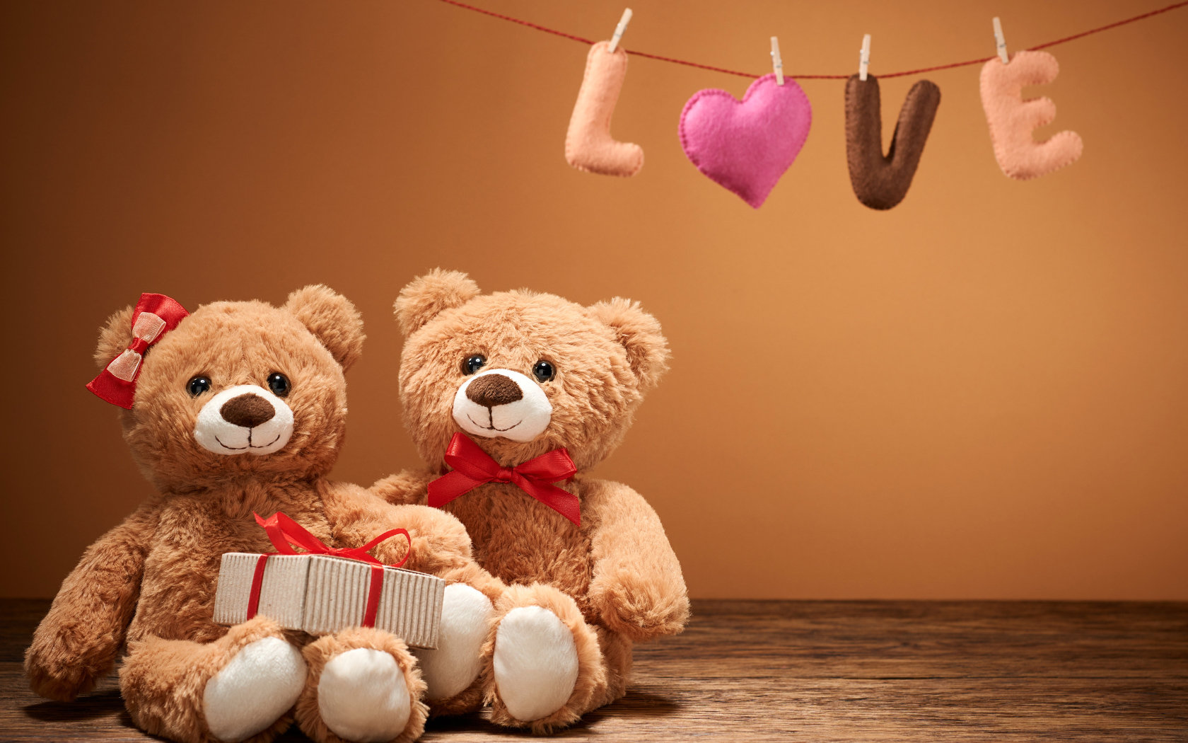Two teddy bears with a gift for Valentine's Day