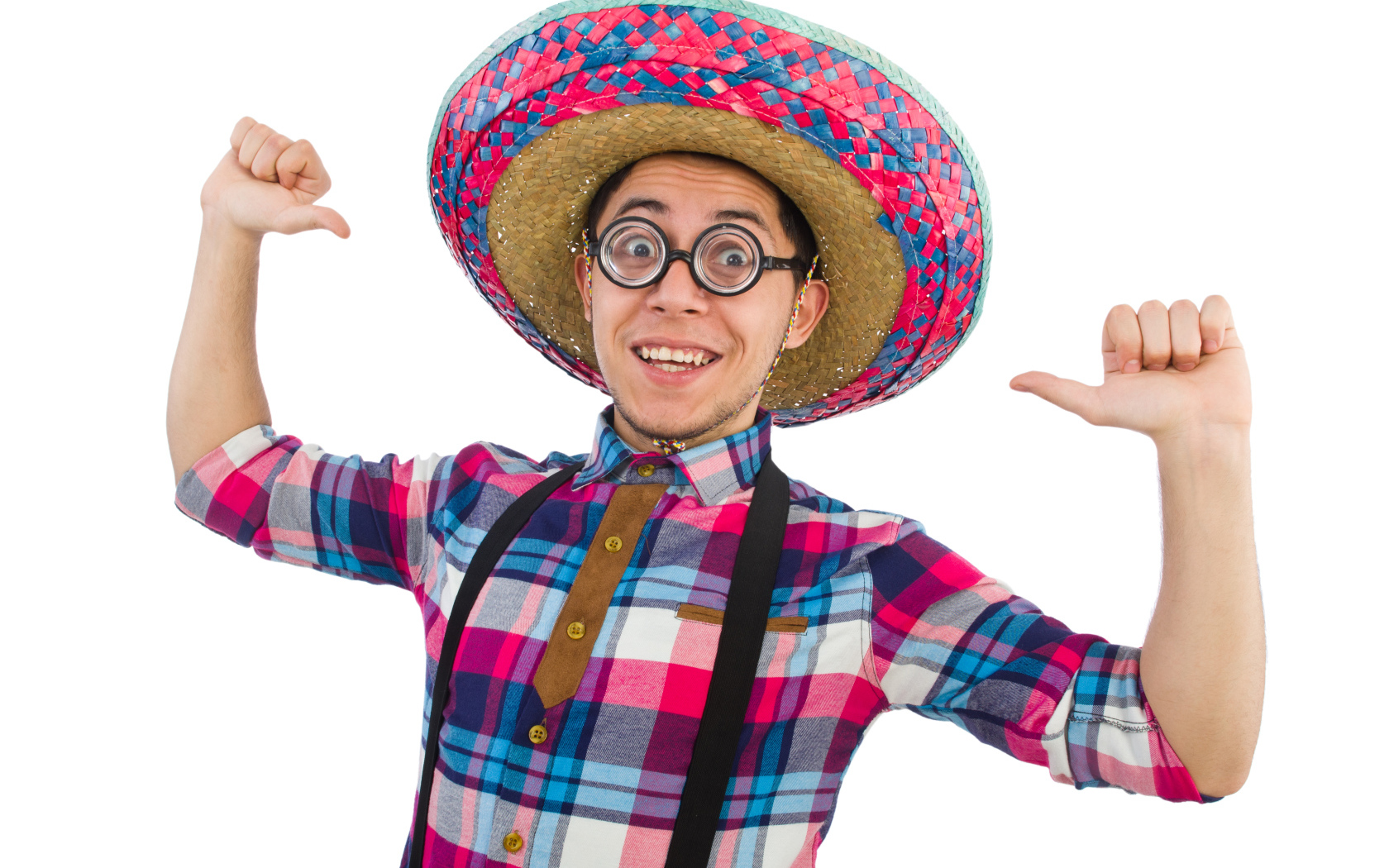 Веселый парень в очках и большой шляпе на белом фоне