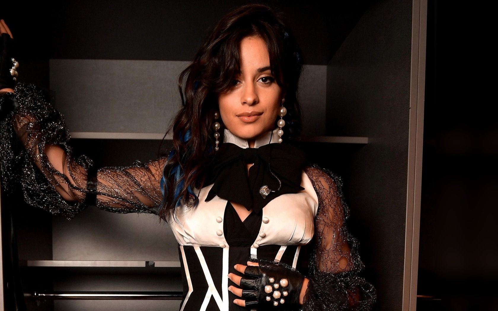 Красивая брюнетка, певица Камила Кабельо