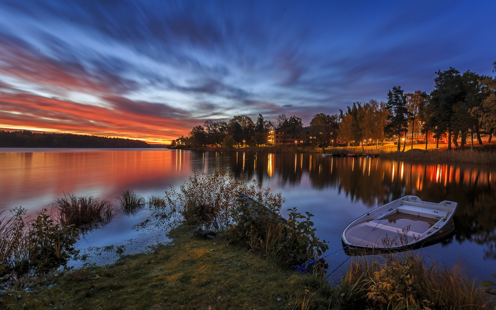 Закат солнца на реке, Швеция