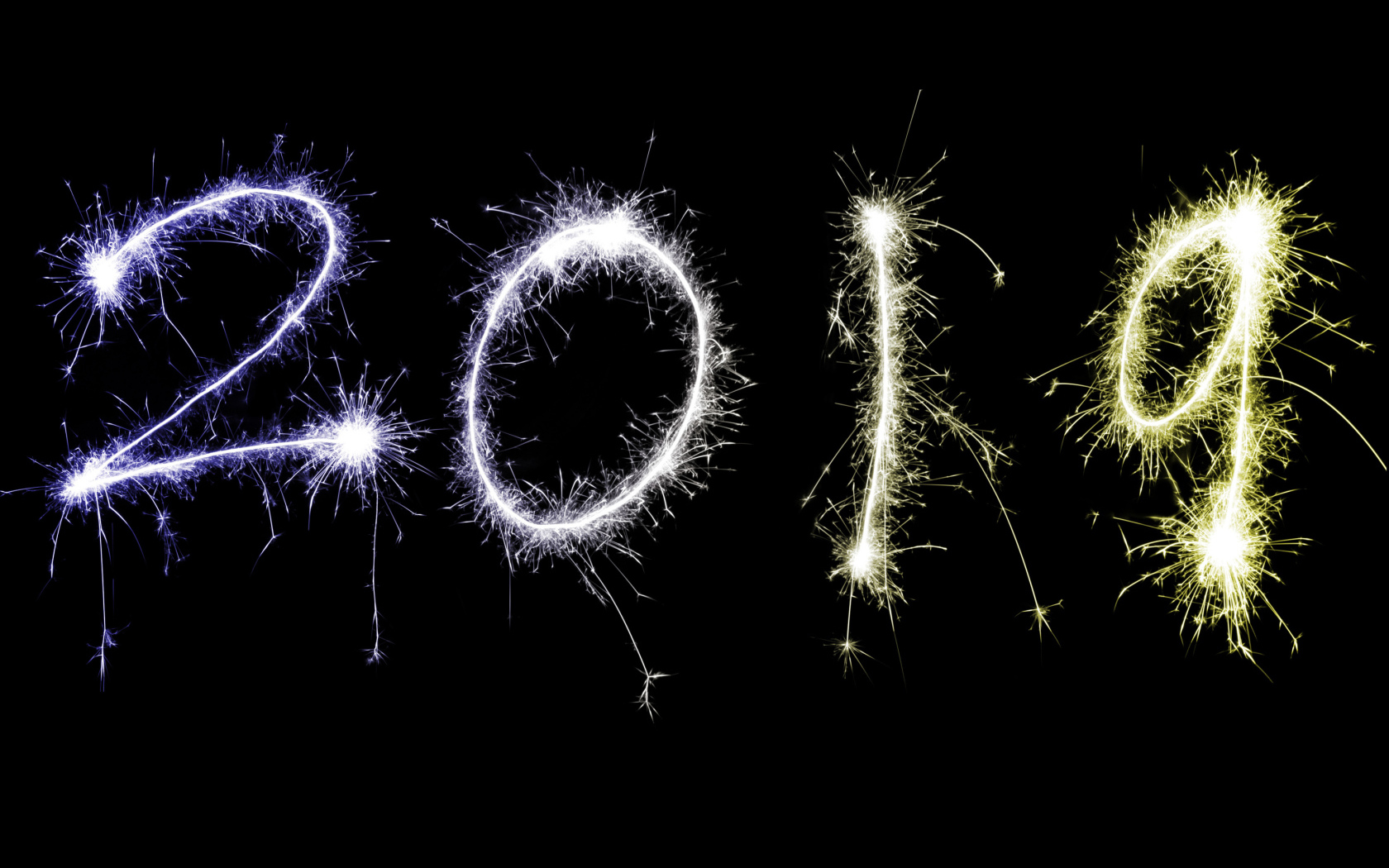 Блестящие цифры 2019 на черном фоне на Новый год