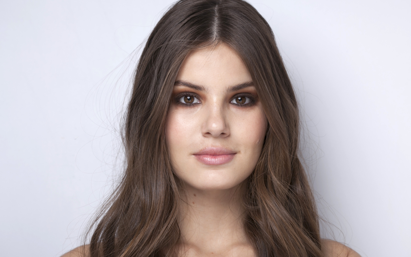 Красивая актриса Камила Кейроз