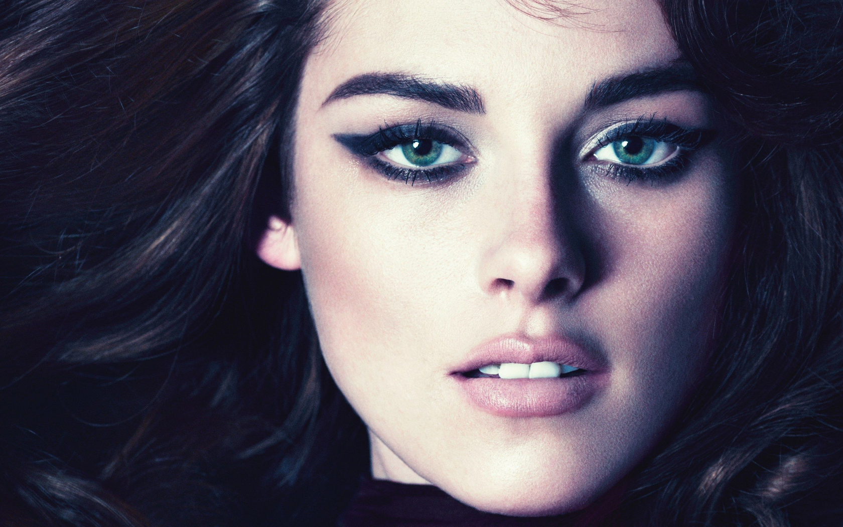 Красивая зеленоглазая актриса Кристен Стюарт фото крупным планом