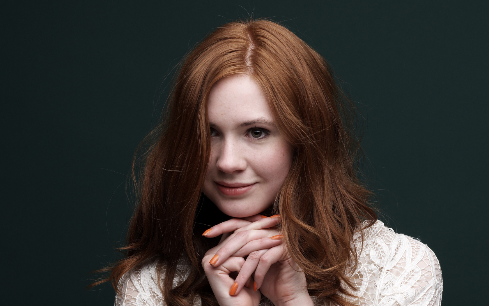 Милая молодая актриса Карен Гиллан