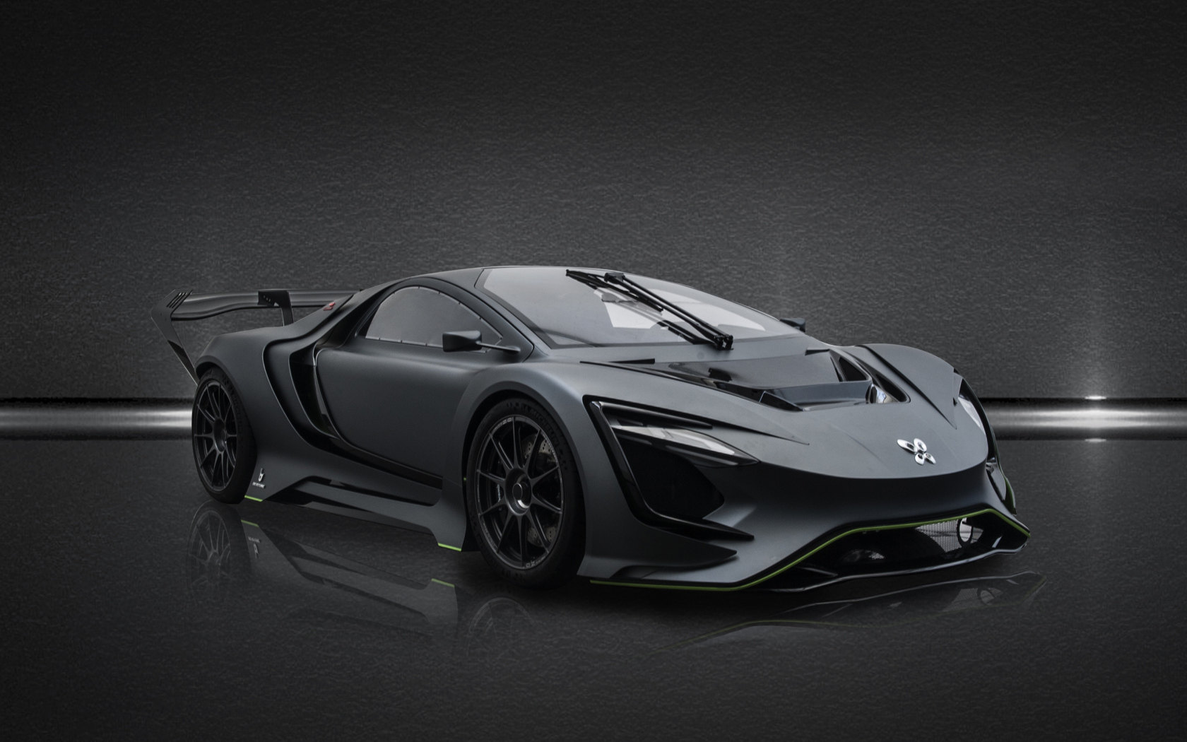 Серебристый быстрый автомобиль Dianche Bertone BSS GT One на сером фоне