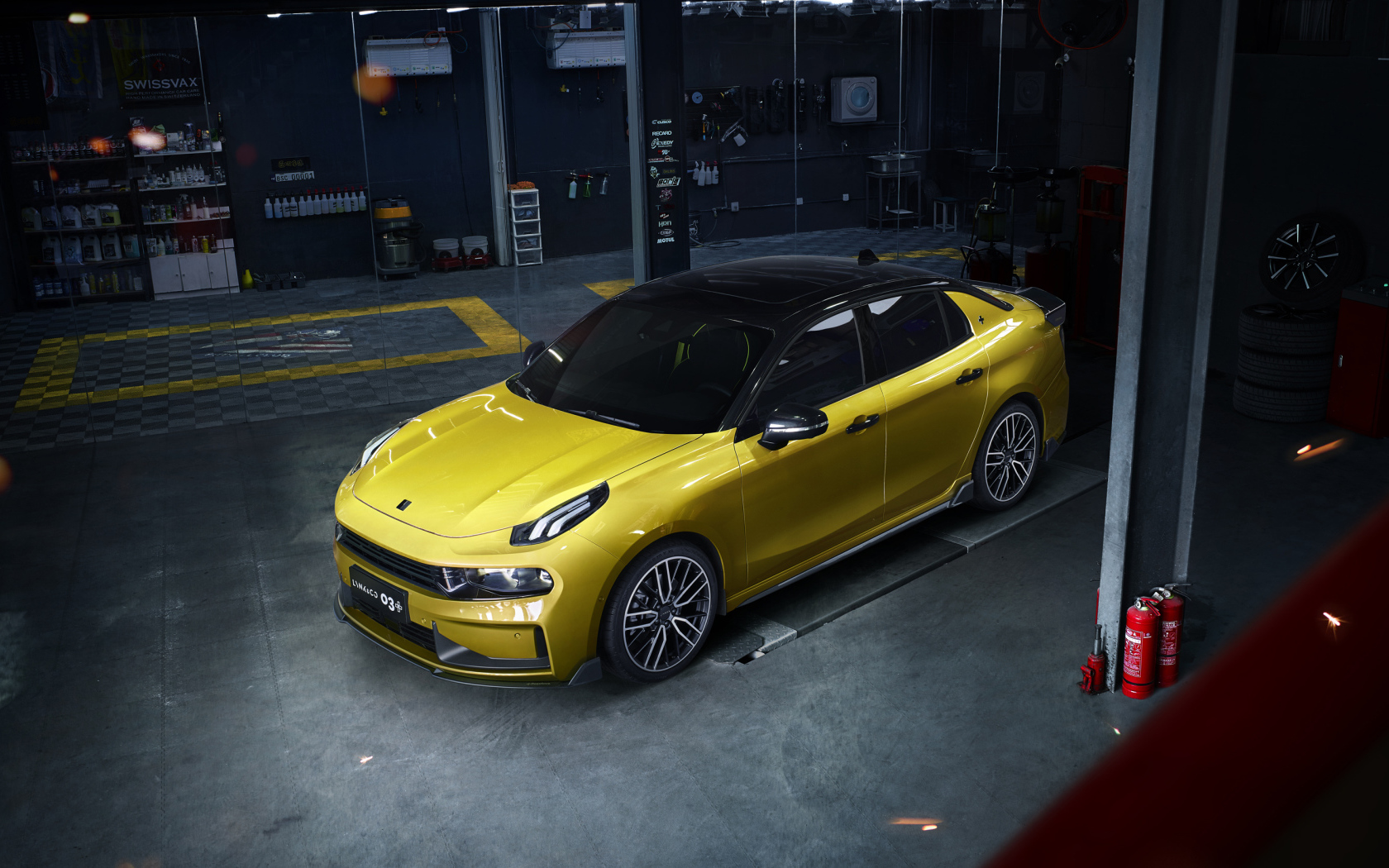 Желтый автомобиль Lynk & Co 03+ 2019 года в гараже