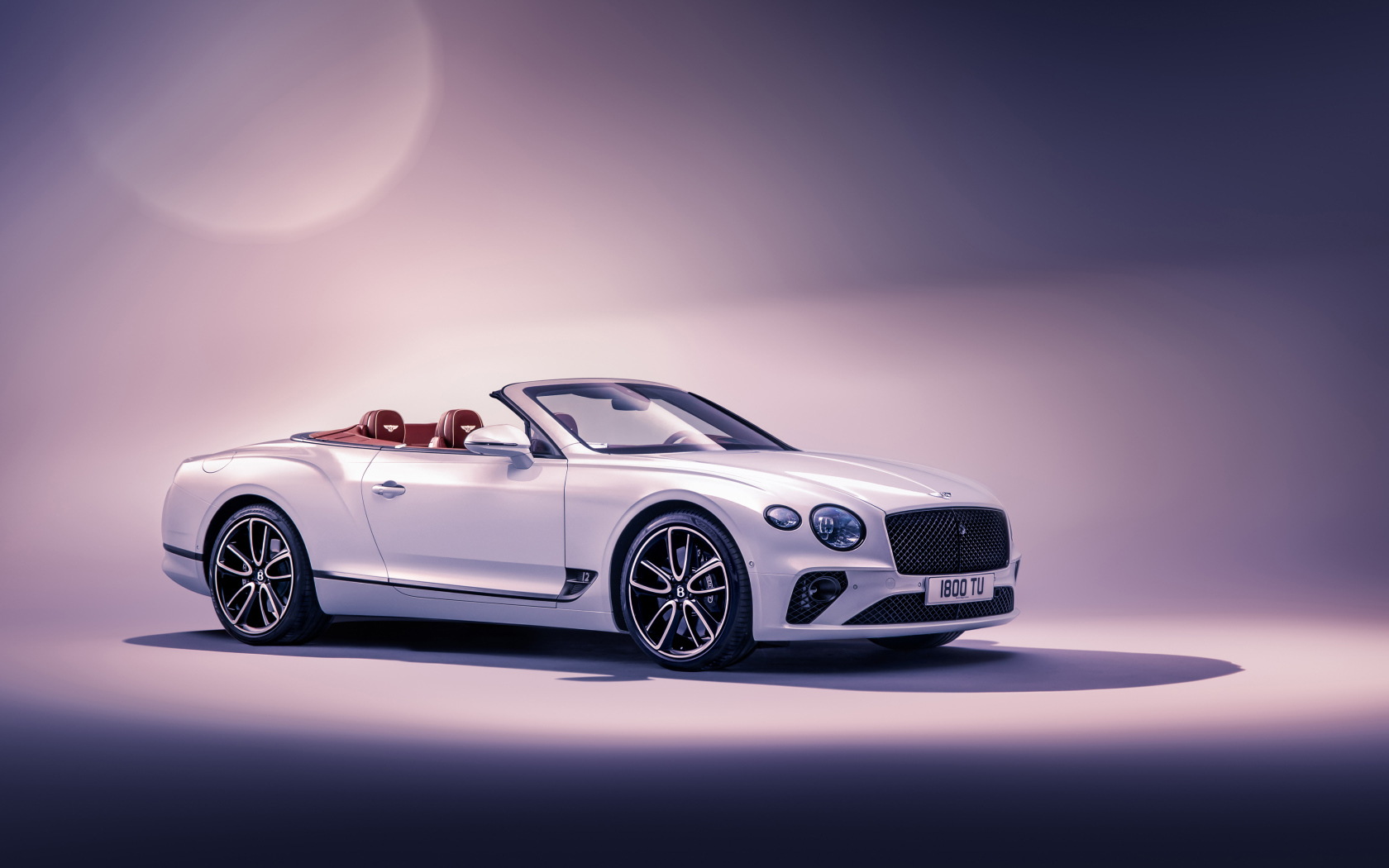 Белый автомобиль кабриолет Bentley Continental GT Convertible 2019 года 