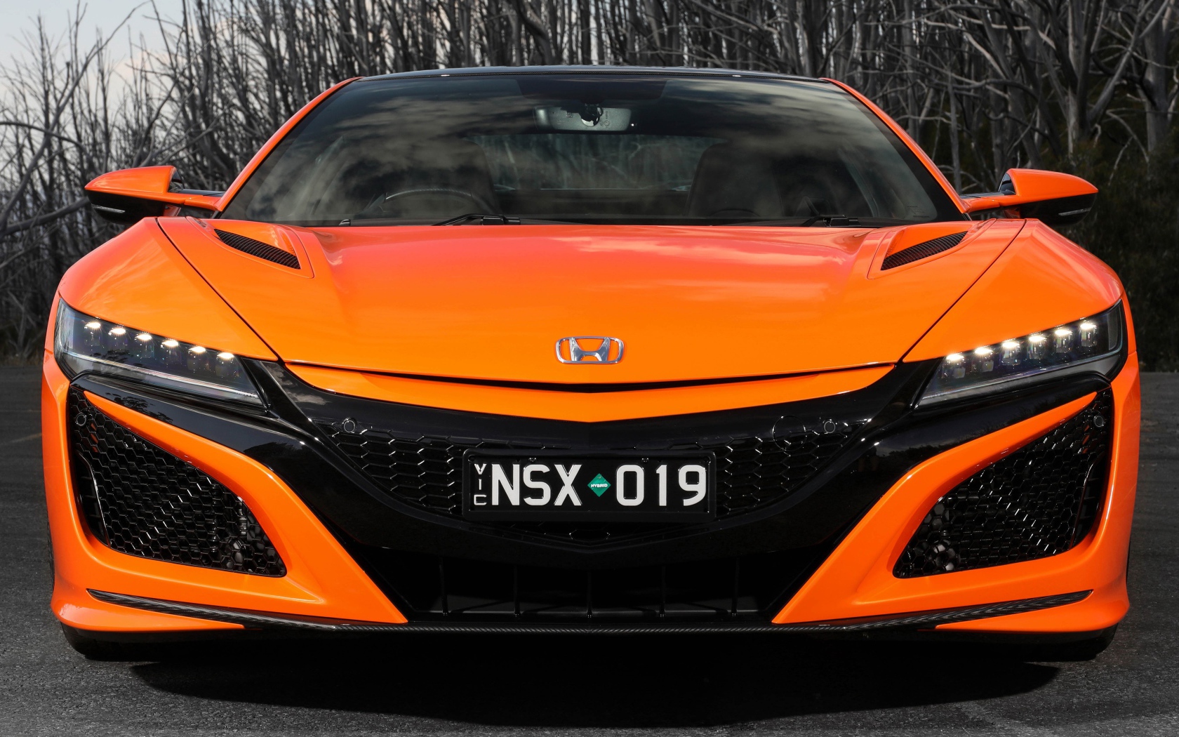 Оранжевый автомобиль Honda NSX 2019  вид спереди