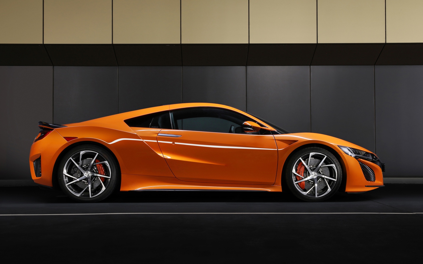 Стильный новый автомобиль Honda NSX 2019 года вид сбоку