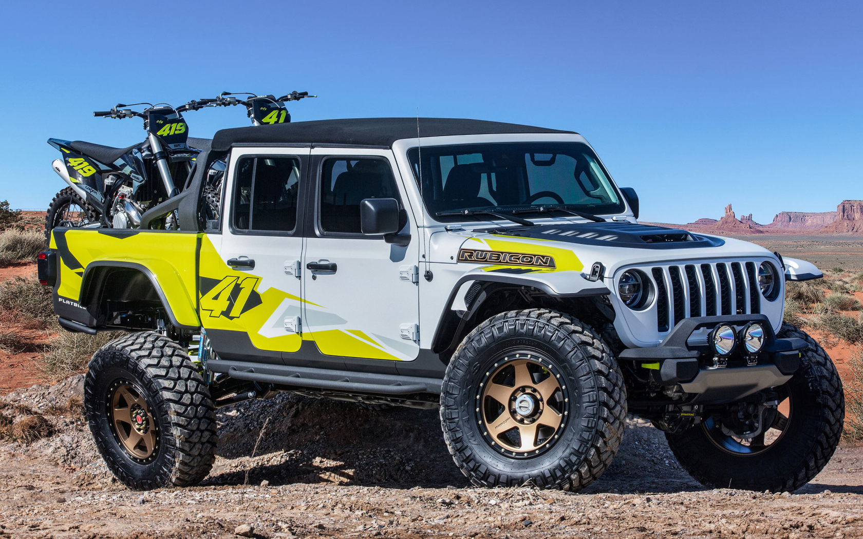 Спортивный Jeep Flatbill 2019 года на бездорожье