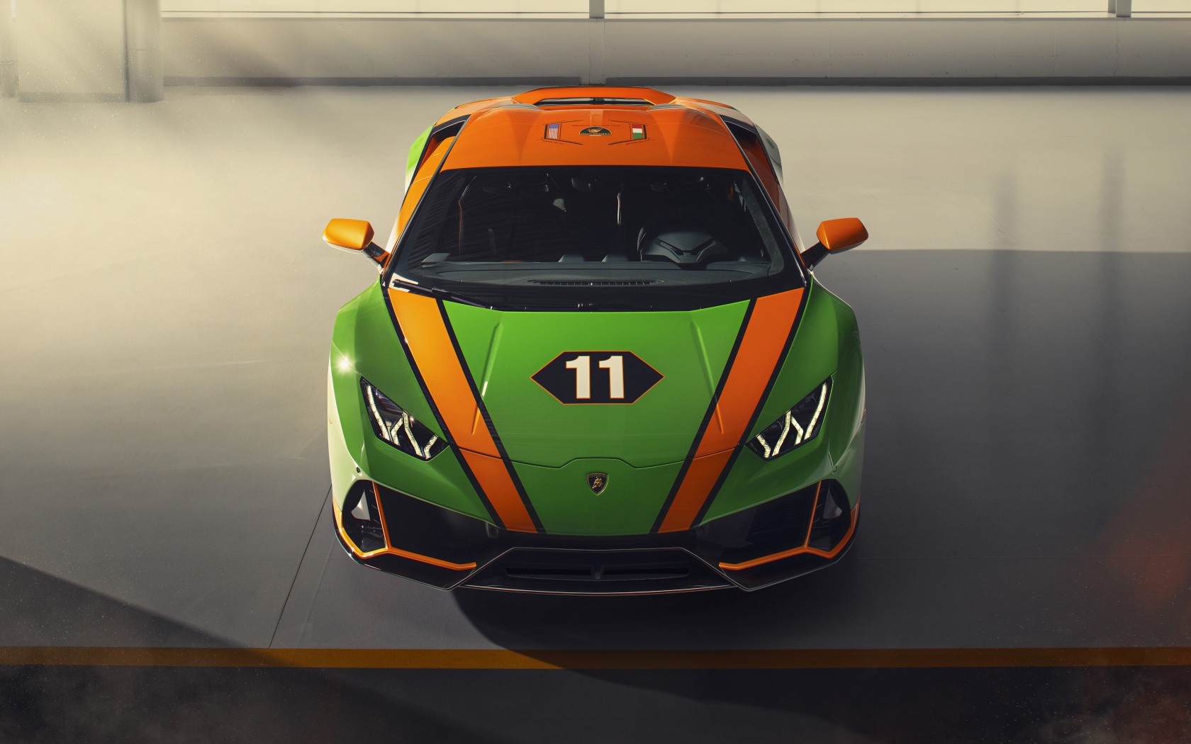 Быстрый Lamborghini Huracan EVO GT, 2020 года вид спереди 