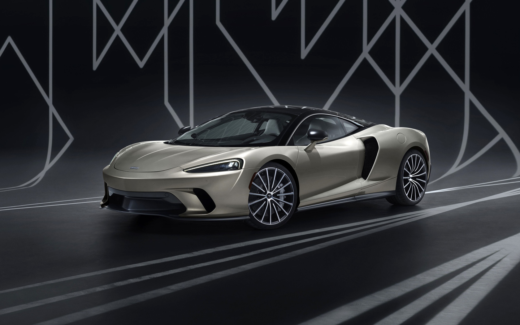Спортивный автомобиль McLaren GT By MSO 2019 года