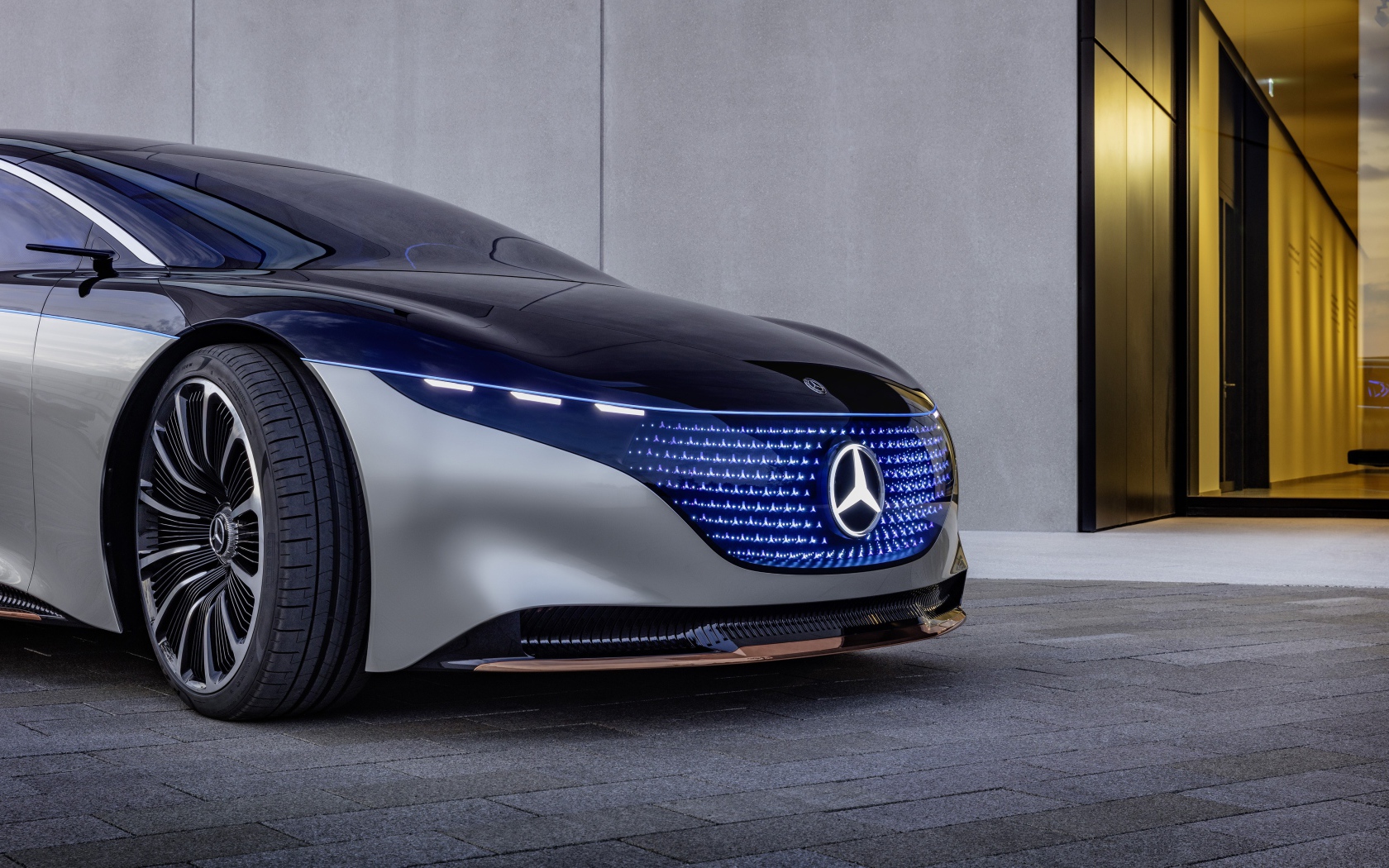 Перед автомобиля Mercedes-Benz Vision EQS 2019 года