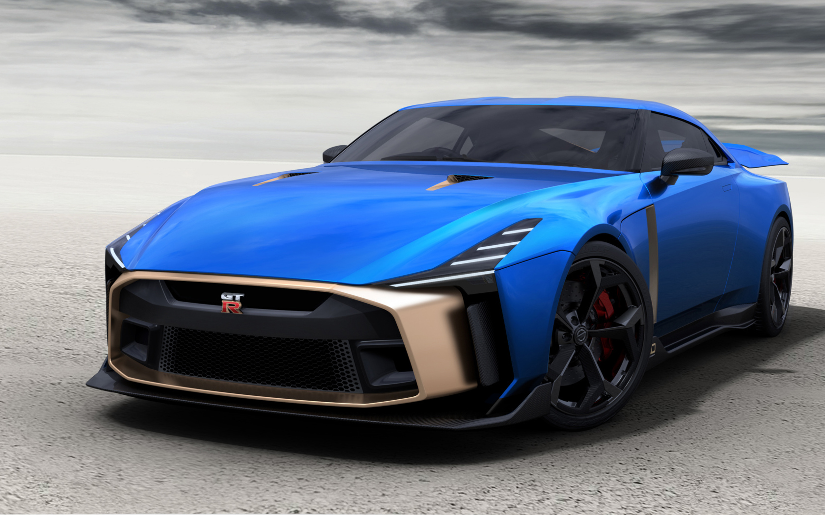 Синий автомобиль Nissan GT-R50 2019 года под грозовым небом