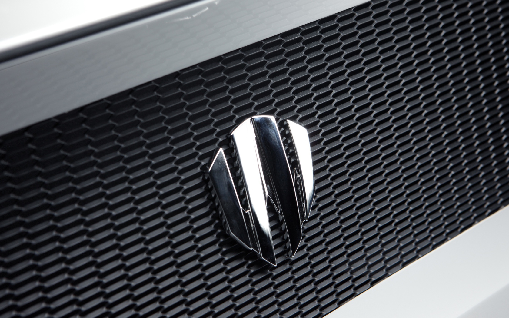 Логотип автомобиля Lykan Hypersport крупным планом