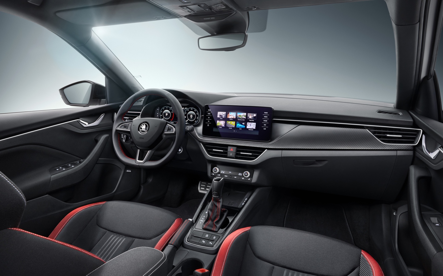 Кожаный салон автомобиля Skoda Kamiq Monte Carlo 2019 года