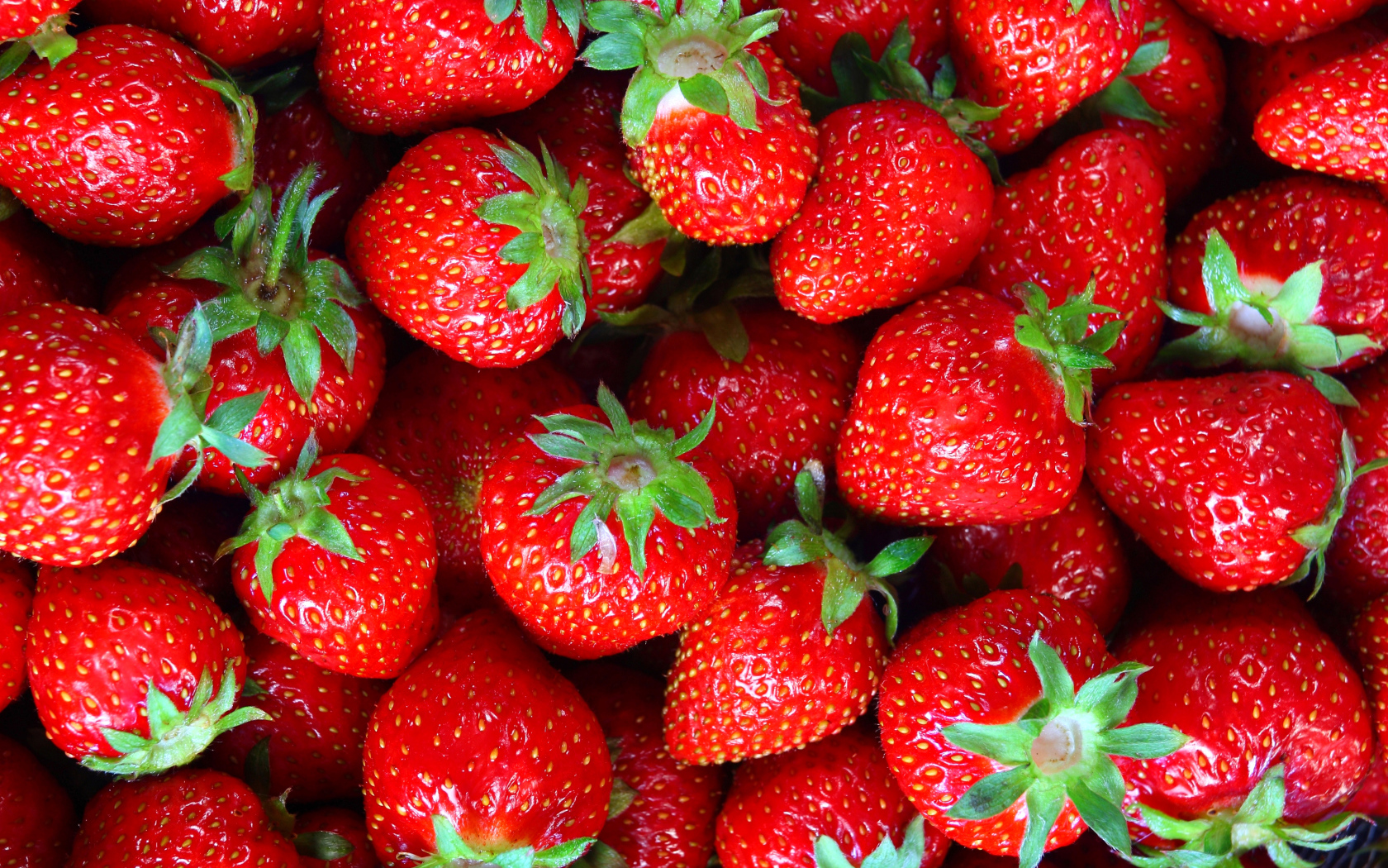 Красивая красная спелая клубника крупным планом