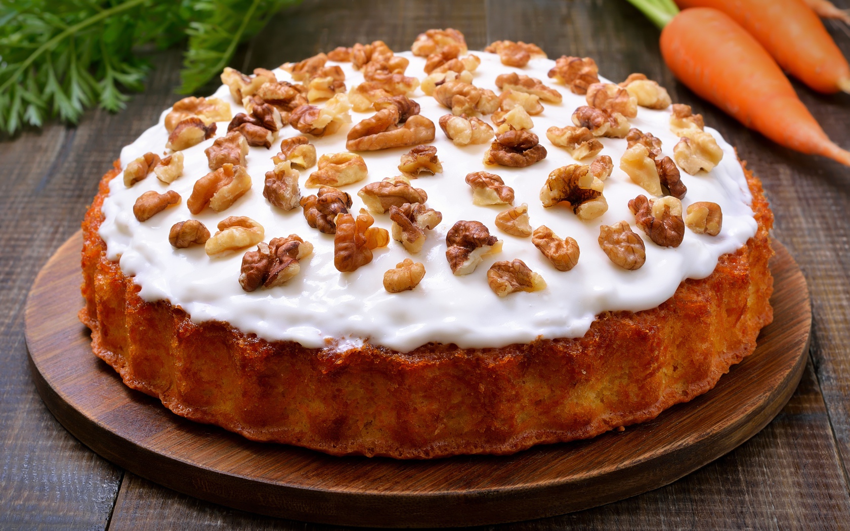 Морковный пирог со сметаной и грецкими орехами