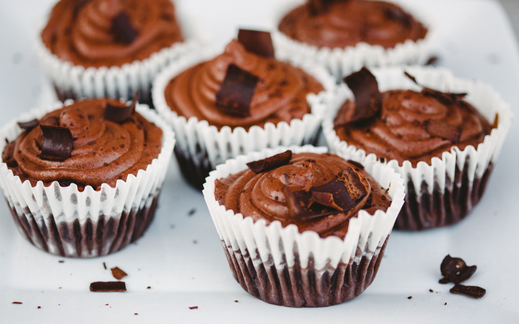 Много кексом с кремом и шоколадкой стружкой 