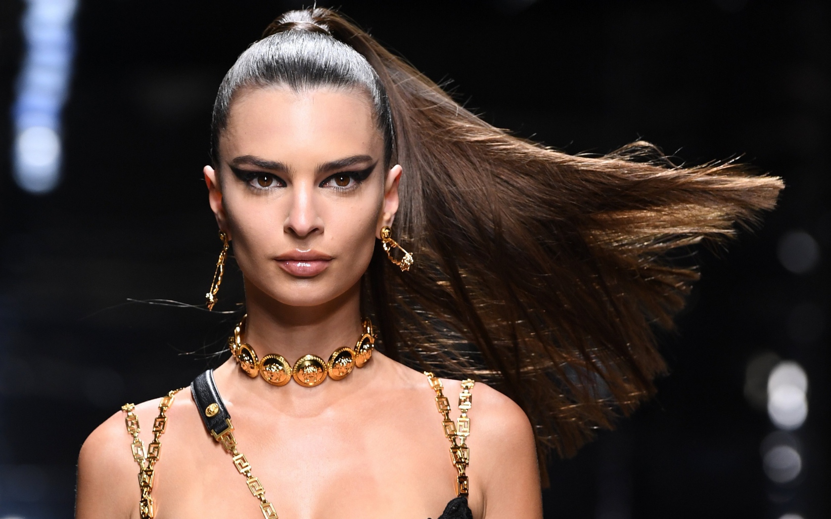 Красивая модель Эмили Ратаковски на показе мод