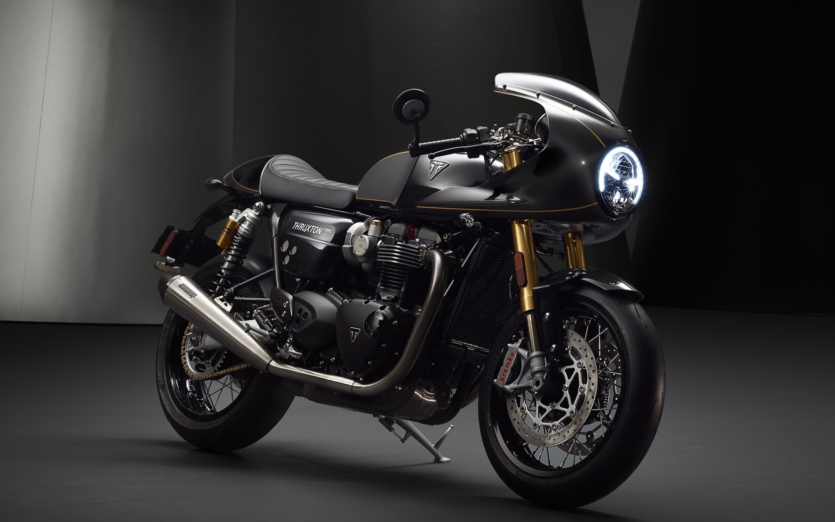 Черный мотоцикл Triumph Thruxton TFC 2019 года 