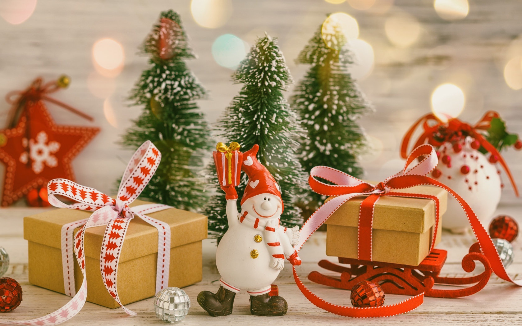 Елочные игрушки и подарки на Новый год 2020 