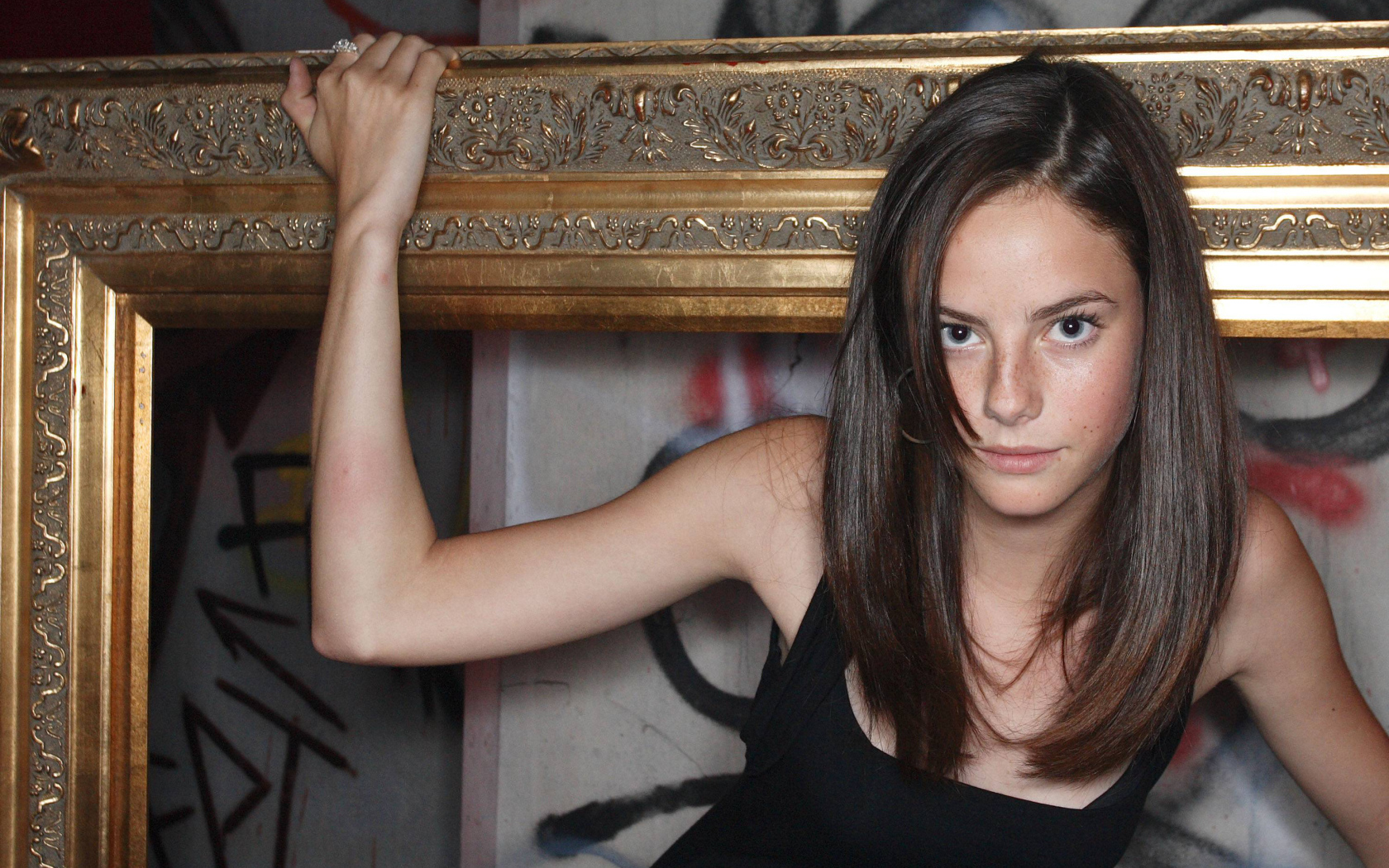 Актриса Кая Скоделарио в картине