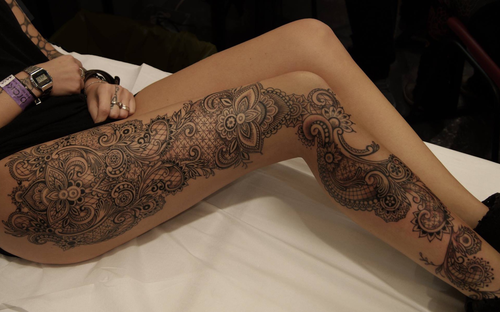 Beautiful tattoo on the leg of the girl
